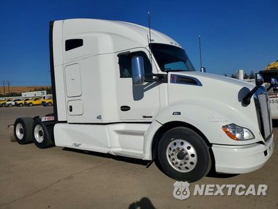Czwarte zdjęcie samochodu z boku: 2020 KENWORTH T680 SEMI TRUCK VIN:1XKYDP9X3LJ311103 - miniatura