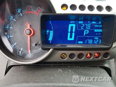 Zdjęcie 9 z 12 samochodu: 2015 CHEVROLET SONIC LT VIN:1G1JC5SH2F4103863 - miniatura