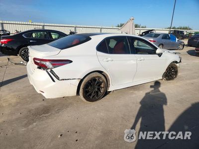 Trzecie zdjęcie samochodu z tyłu: 2018 TOYOTA CAMRY XSE VIN:4T1B61HK1JU120236 - miniatura