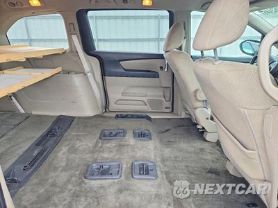 Zdjęcie 11 z 14 samochodu: 2014 HONDA ODYSSEY LX VIN:5FNRL5H26EB058558 - miniatura