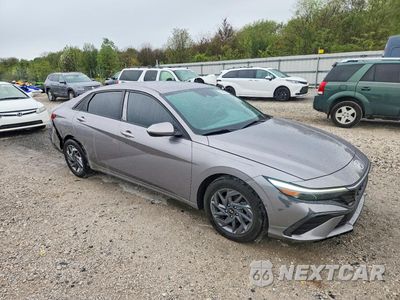 Czwarte zdjęcie samochodu z boku: 2024 HYUNDAI ELANTRA SEL VIN:KMHLM4DG6RU709999 - miniatura