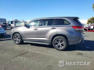 Drugie zdjęcie samochodu z przodu: 2019 TOYOTA HIGHLANDER LE VIN:5TDZARFH5KS049913 - miniatura