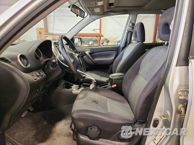 Zdjęcie 7 z 13 samochodu: 2005 TOYOTA RAV4 BASE VIN:JTEHD20V950041910 - miniatura