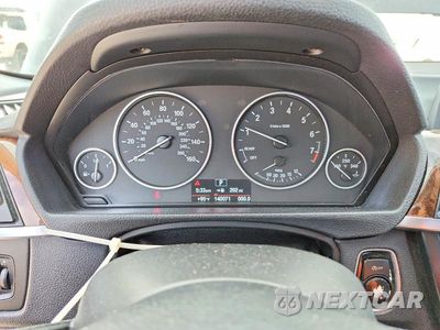 Zdjęcie 9 z 12 samochodu: 2014 BMW 328 I VIN:WBA3A5C52EF604990 - miniatura