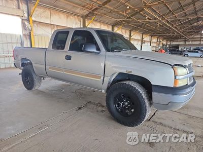 Czwarte zdjęcie samochodu z boku: 2004 CHEVROLET SILVERADO K1500 VIN:2GCEK19T941142442 - miniatura