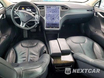 Zdjęcie 8 z 13 samochodu: 2013 TESLA MODEL S VIN:5YJSA1CN4DFP04115 - miniatura
