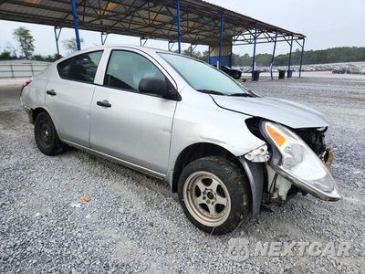 Czwarte zdjęcie samochodu z boku: 2015 NISSAN VERSA 1.6 S VIN:3N1CN7AP4FL875504 - miniatura
