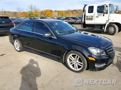 Czwarte zdjęcie samochodu z boku: 2014 MERCEDES-BENZ C 250 VIN:WDDGF4HB0ER315531 - miniatura