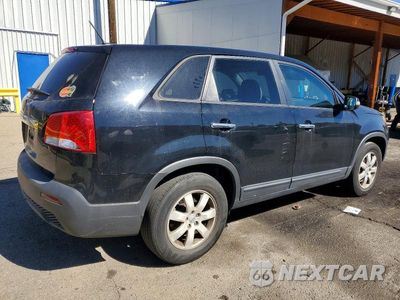 Trzecie zdjęcie samochodu z tyłu: 2012 KIA SORENTO LX VIN:5XYKT3A16CG213185 - miniatura