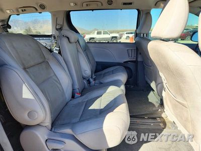 Zdjęcie 11 z 14 samochodu: 2015 TOYOTA SIENNA XLE 8-PASSENGER VIN:5TDYK3DC2FS674241 - miniatura