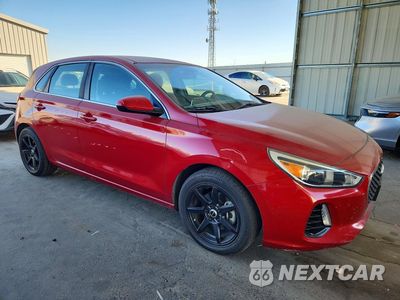 Czwarte zdjęcie samochodu z boku: 2019 HYUNDAI ELANTRA GT BASE VIN:KMHH35LE8KU098765 - miniatura