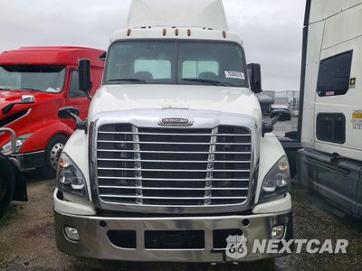 Piąte zdjęcie samochodu w środku: 2018 FREIGHTLINER CASCADIA 125 SEMI TRUCK VIN:3AKJGEFG8JSJW4725 - miniatura