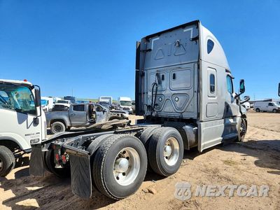 Trzecie zdjęcie samochodu z tyłu: 2020 FREIGHTLINER CASCADIA 126