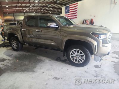 Czwarte zdjęcie samochodu z boku: 2025 TOYOTA TACOMA LIMITED VIN:3TYLB5JN5ST090751 - miniatura