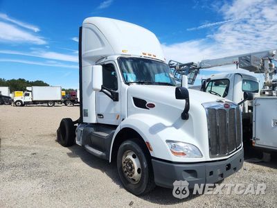 Czwarte zdjęcie samochodu z boku: 2019 PETERBILT 579 SEMI TRUCK VIN:1XPBA48X3KD478714 - miniatura