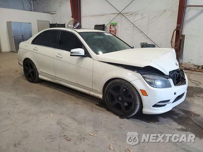 Czwarte zdjęcie samochodu z boku: 2011 MERCEDES-BENZ C 300 VIN:WDDGF5EB7BA528979 - miniatura