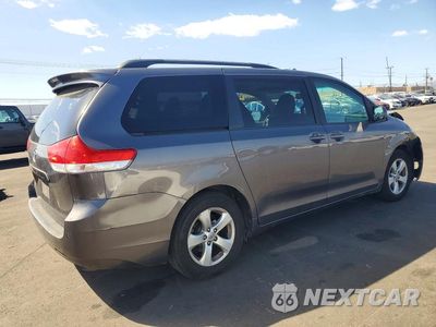 Trzecie zdjęcie samochodu z tyłu: 2014 TOYOTA SIENNA LE VIN:5TDKK3DC4ES443216 - miniatura