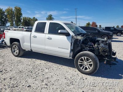 Czwarte zdjęcie samochodu z boku: 2018 CHEVROLET SILVERADO K1500 LT VIN:1GCVKREHXJZ325772 - miniatura