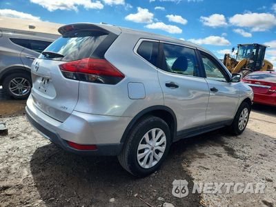 Trzecie zdjęcie samochodu z tyłu: 2018 NISSAN ROGUE S VIN:KNMAT2MV7JP545487 - miniatura