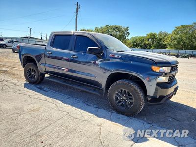 Czwarte zdjęcie samochodu z boku: 2021 CHEVROLET SILVERADO K1500 TRAIL BOSS CUSTOM VIN:1GCPYCEF3MZ400772 - miniatura