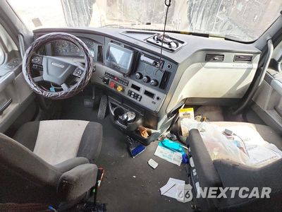 Zdjęcie 8 z 14 samochodu: 2021 FREIGHTLINER CASCADIA 126 VIN:1FUJHHDV0MLMT1677 - miniatura