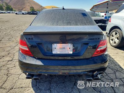 Zdjęcie 6 z 12 samochodu: 2013 MERCEDES-BENZ C 63 AMG VIN:WDDGF7HB3DA807355 - miniatura