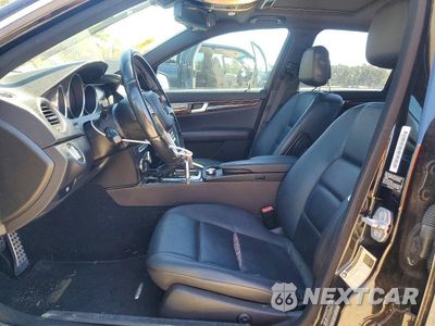 Zdjęcie 7 z 12 samochodu: 2012 MERCEDES-BENZ C 250 VIN:WDDGF4HB2CR235189 - miniatura