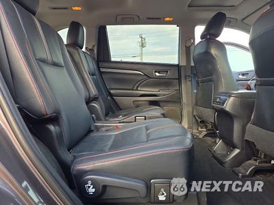 Zdjęcie 11 z 13 samochodu: 2019 TOYOTA HIGHLANDER SE VIN:5TDJZRFH8KS960291 - miniatura