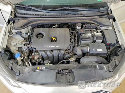 Zdjęcie 11 z 12 samochodu: 2017 HYUNDAI ELANTRA SE VIN:5NPD84LF2HH010688 - miniatura