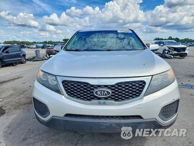Piąte zdjęcie samochodu w środku: 2013 KIA SORENTO LX VIN:5XYKT3A19DG348307 - miniatura