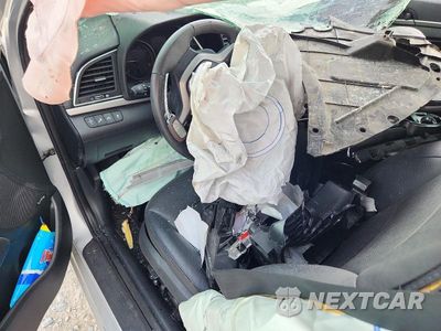 Zdjęcie 8 z 12 samochodu: 2018 HYUNDAI ELANTRA LIMITED VIN:KMHD84LFXJU452366 - miniatura
