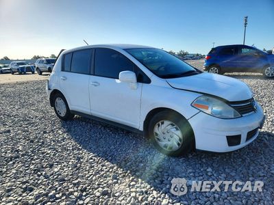 Czwarte zdjęcie samochodu z boku: 2009 NISSAN VERSA 1.8 S VIN:3N1BC13E39L494063 - miniatura