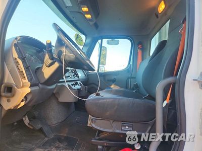Zdjęcie 7 z 13 samochodu: 2021 FREIGHTLINER BUSINESS CLASS M2 REFRIGERATED BOX TRUCK VIN:1FVHCYD25MHMU4314 - miniatura