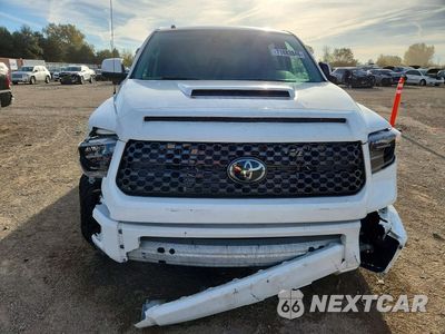 Piąte zdjęcie samochodu w środku: 2018 TOYOTA TUNDRA CREWMAX SR5 VIN:5TFDW5F19JX722539 - miniatura