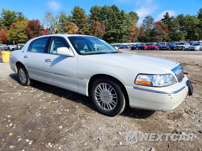 Czwarte zdjęcie samochodu z boku: 2007 LINCOLN TOWN CAR SIGNATURE LIMITED VIN:1LNHM82W47Y611101 - miniatura