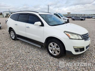 Czwarte zdjęcie samochodu z boku: 2013 CHEVROLET TRAVERSE LT VIN:1GNKRGKD8DJ167074 - miniatura