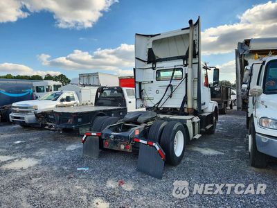Trzecie zdjęcie samochodu z tyłu: 2018 VOLVO VNL SEMI TRUCK VIN:4V4N39TG3JN892439 - miniatura
