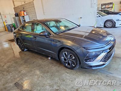 Czwarte zdjęcie samochodu z boku: 2024 HYUNDAI SONATA SEL VIN:KMHL64JA6RA392396 - miniatura