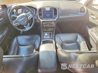 Zdjęcie 8 z 12 samochodu: 2019 CHRYSLER 300 LIMITED VIN:2C3CCAEG2KH533518 - miniatura