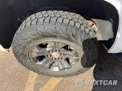 Zdjęcie 12 z 14 samochodu: 2018 CHEVROLET SUBURBAN K1500 LT VIN:1GNSKHKC1JR396954 - miniatura