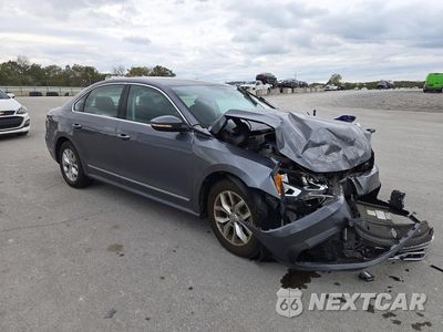 Czwarte zdjęcie samochodu z boku: 2017 VOLKSWAGEN PASSAT S VIN:1VWAT7A37HC071006 - miniatura