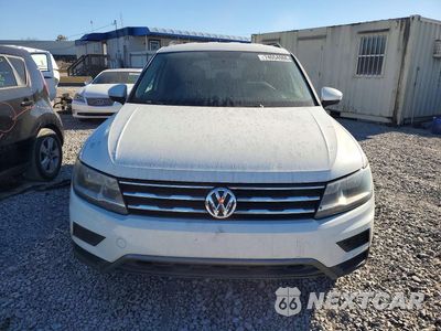 Piąte zdjęcie samochodu w środku: 2019 VOLKSWAGEN TIGUAN S VIN:3VV1B7AX1KM039393 - miniatura