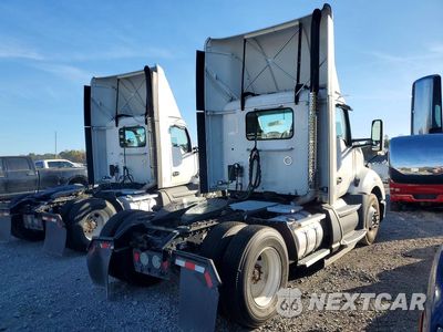 Trzecie zdjęcie samochodu z tyłu: 2019 KENWORTH T680 SEMI TRUCK VIN:1XKYA48X6KJ297320 - miniatura