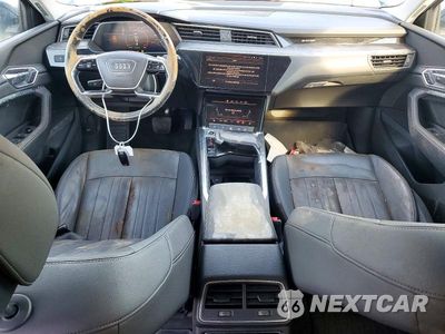 Zdjęcie 8 z 13 samochodu: 2021 AUDI E-TRON PREMIUM VIN:WA1AAAGE8MB027119 - miniatura