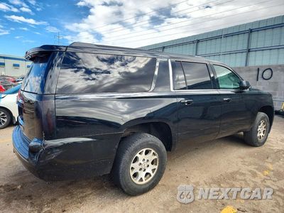 Trzecie zdjęcie samochodu z tyłu: 2018 CHEVROLET SUBURBAN K1500 LT VIN:1GNSKHKC9JR341068 - miniatura