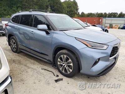 Czwarte zdjęcie samochodu z boku: 2021 TOYOTA HIGHLANDER XLE VIN:5TDGZRAH6MS089301 - miniatura