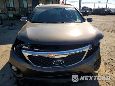 Piąte zdjęcie samochodu w środku: 2013 KIA SORENTO EX VIN:5XYKU3A61DG389992 - miniatura