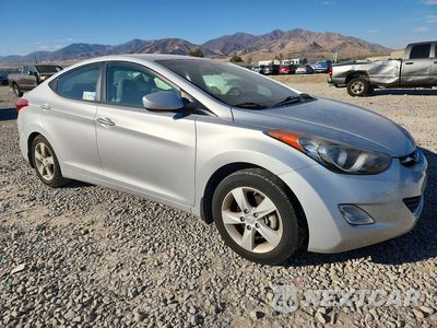 Czwarte zdjęcie samochodu z boku: 2013 HYUNDAI ELANTRA GLS VIN:KMHDH4AE8DU609133 - miniatura