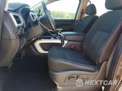 Zdjęcie 7 z 12 samochodu: 2019 NISSAN TITAN XD SV VIN:1N6AA1F47KN526369 - miniatura