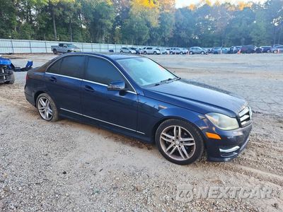 Czwarte zdjęcie samochodu z boku: 2014 MERCEDES-BENZ C 250 VIN:WDDGF4HB5EG211595 - miniatura